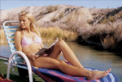 Gwyneth Paltrow Poster 24inx36in