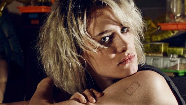 Mackenzie Davis T-Shirt A26215