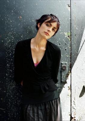 Shannyn Sossamon Black Sweater T-Shirt A38331