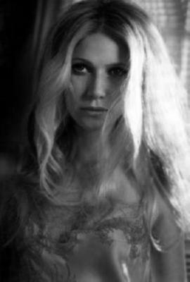 Gwyneth Paltrow Poster Black and White Poster 16x24