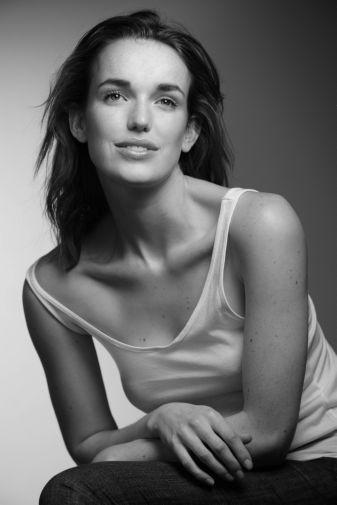 Elizabeth Henstridge T-Shirt A13459