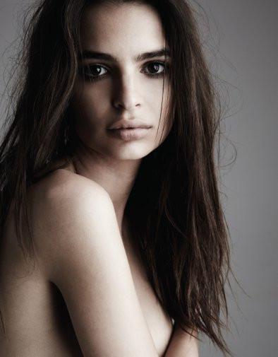 Emily Ratajkowski T-Shirt A13634