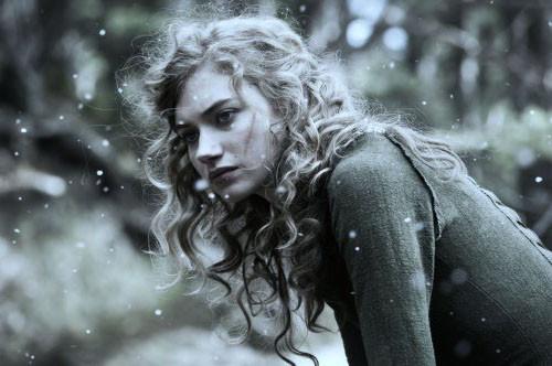 Imogen Poots T-Shirt A32800
